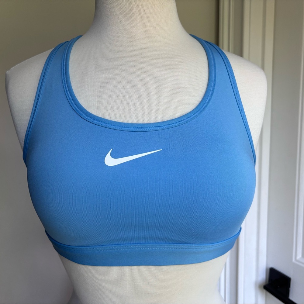 Nike Swoosh Medium Support Sports Bra